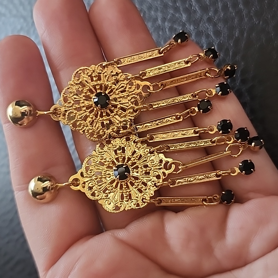Vtg Celebrity Clip On Earrings